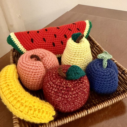 Handmade knitted fruit basket with 6 pieces, new
