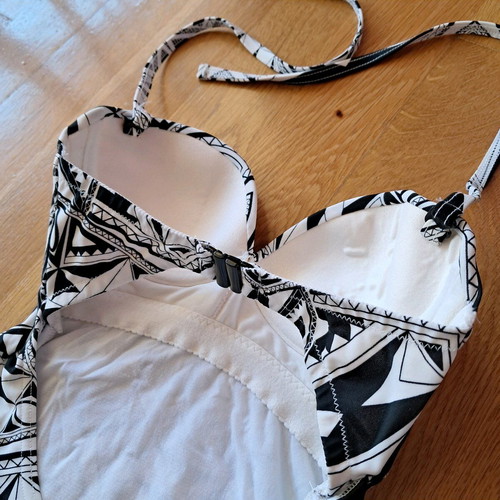ASOS one-piece swimsuit used in very good condition, size XXS