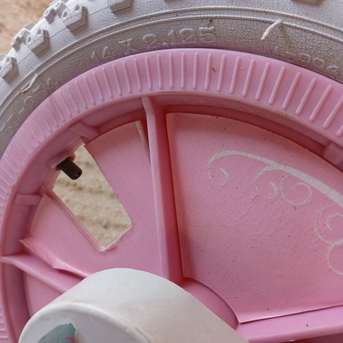 Children's bike with training wheels