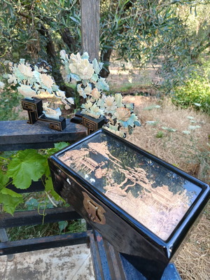 Κινεζικό Αντίκα Σετ Chinoiserie μεταχειρισμένο με έργα τέχνης από όνυχα και μεγάλη μπιζουτιέρα ζακάρ δεκαετίας '70