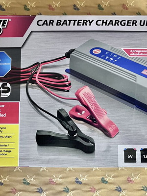Car battery changer like new, 2 charges