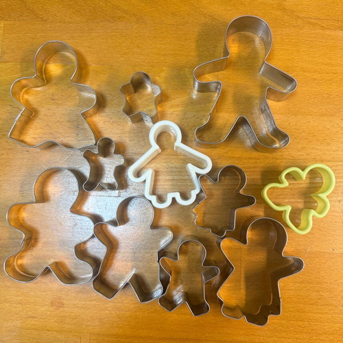 Christmas cookie cutter set like new