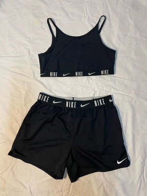 Nike set like new, black, size XL kids fitting small adult