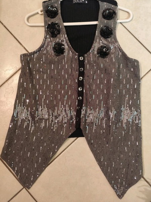Doca vest grey with sequins and asymmetric hem like new