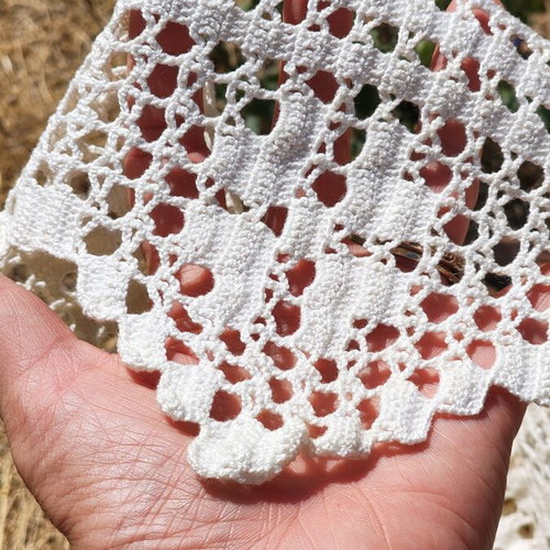 Handmade crochet lace trim, vintage style, 180x14 cm