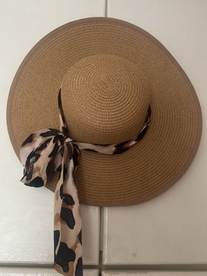 Straw hat like new, brown, one size