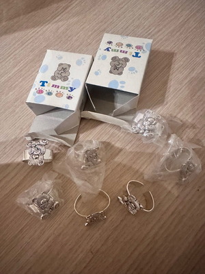 Set of 8 metal silver napkin rings like new
