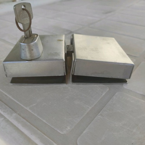 Glass door lock like new for store