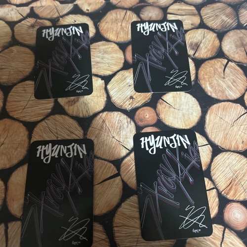 Hyunjin Photocards set new, no official