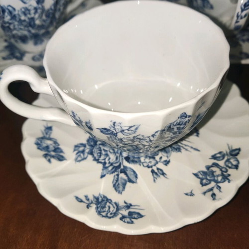 Johnson Bros Devon Sprays porcelain collectible set like new, 6 cups with saucers and 8 dessert plates