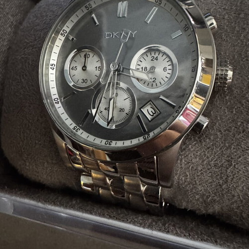 Donna Karan New York DKNY unisex watch like new, gray and silver