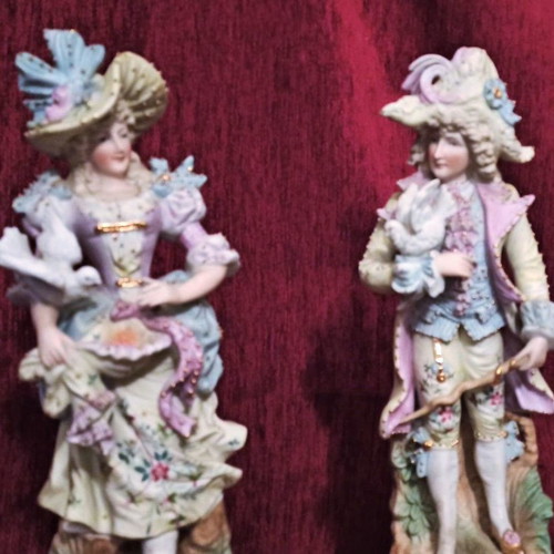 Marquis and Marquise 18th century like new, porcelain with bronze base
