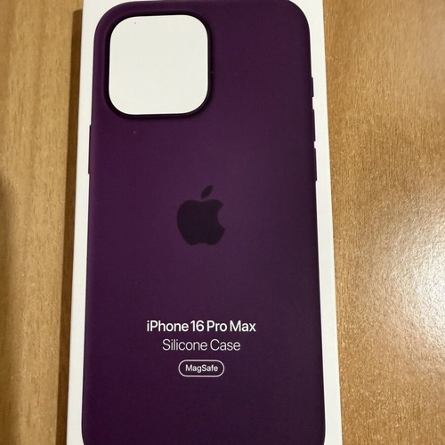 Apple Silicone Case with MagSafe plum for iPhone 16 Pro Max like new