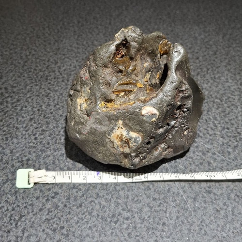 Industrial slag collectible 964g with golden inclusions, used