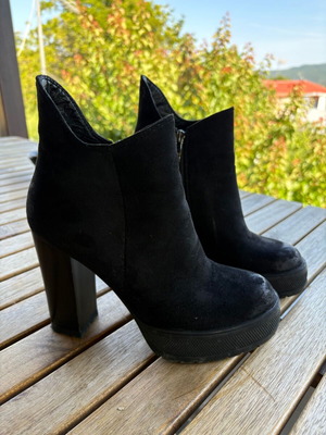 Keep Fred μαύρα μποτάκια σαν καινούργια, suede υφή, νούμερο 37