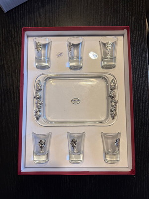 Set of silver shot glasses and tray new