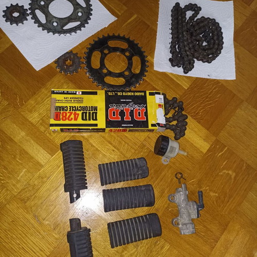 JT Sprocket Sets used, 2 sets with footrests, container, pump for Honda Innova