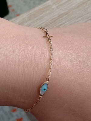 Златна гривна 9 карата като нова с око и кръст, дължина 18 см