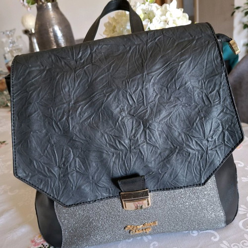 Elizabeth George women's leather backpack like new, black and gray