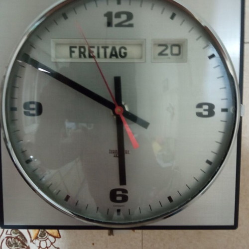 Vintage wall clock with date