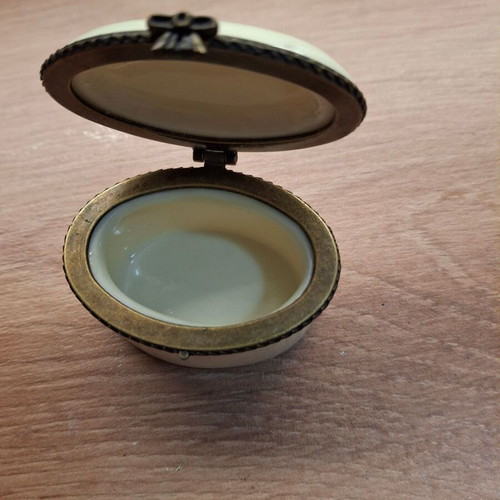 Vintage jewelry box like new