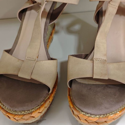 Verde T-Strap platform sandals size 40 like new, beige taupe