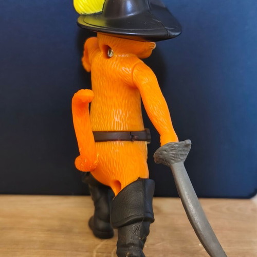 2011 Puss in Boots McDonald's figure