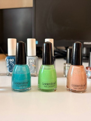 Nail polish for manicure and pedicure used with free makeup brushes