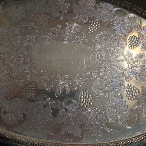 Silver-plated serving trays Sheffield, like new, set of 2