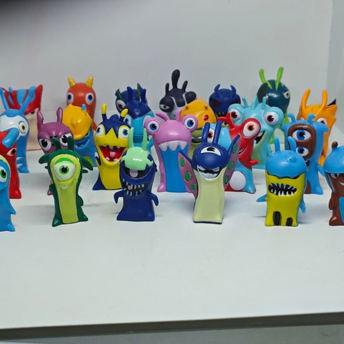 Slugterra figures set like new, collection of 24 pieces