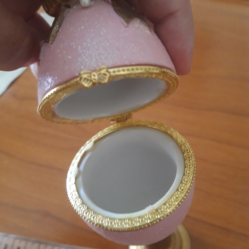 Decorative egg with roses like new
