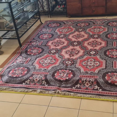Woven rug like new, excellent condition