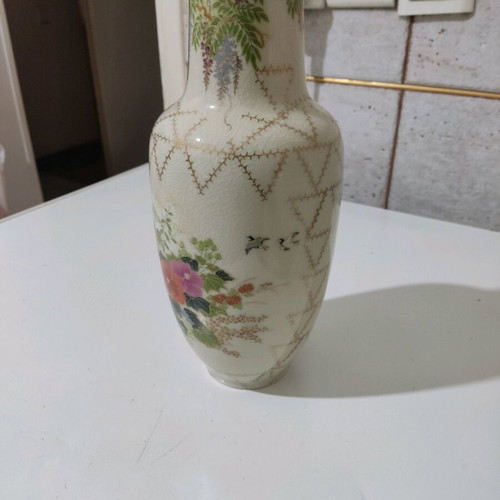 Satsuma vase like new with floral motifs and crackle texture, Japanese porcelain