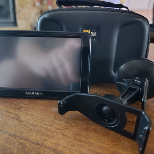 Garmin nuvi 2595LM portable car navigator