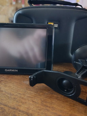 Garmin nuvi 2595LM portable car navigator