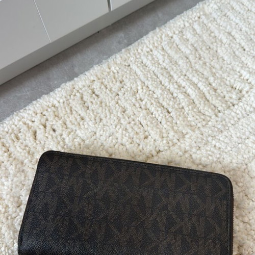 Michael Kors wallet like new, beige