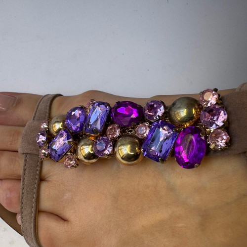 Flat sandals with purple stones and suede strap like new