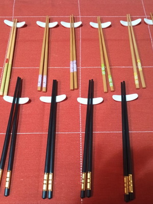 Chopsticks set for 12 with ceramic rests