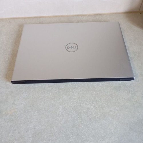 Dell Vostro 5471 14" laptop like new, Intel i5-8250U, AMD Radeon 530, 8GB RAM, 240GB SSD