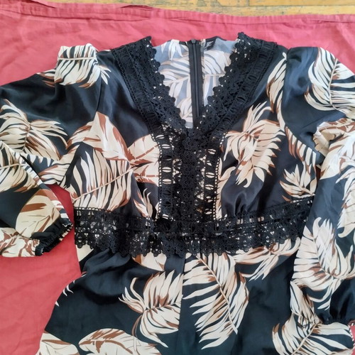 Jumpsuit used, long sleeve with black lace V, size 3XL