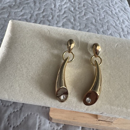 Earrings like new, gold tone, dangle