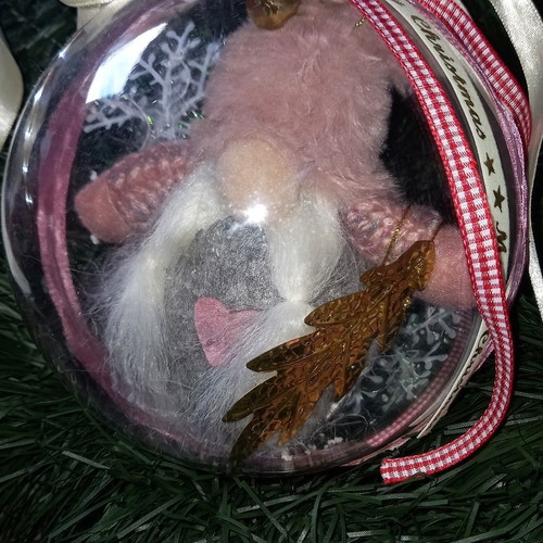 Handmade Christmas ornaments with LED and wooden base