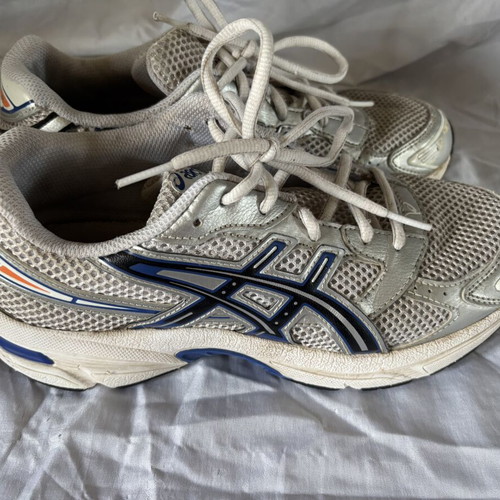 Asics sneakers size 39.5 used, gray