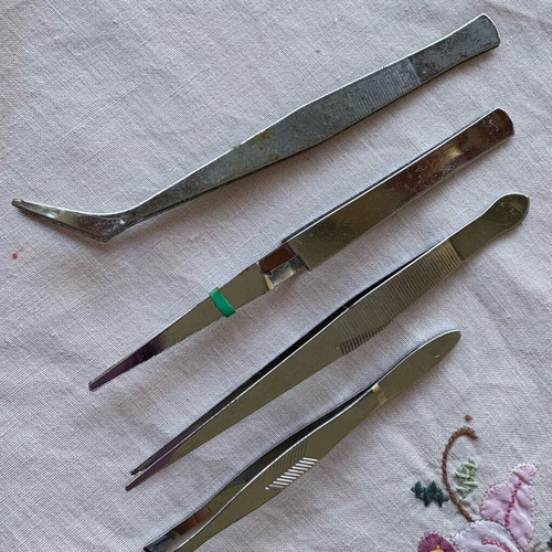 Tweezers set used, 4 different pieces