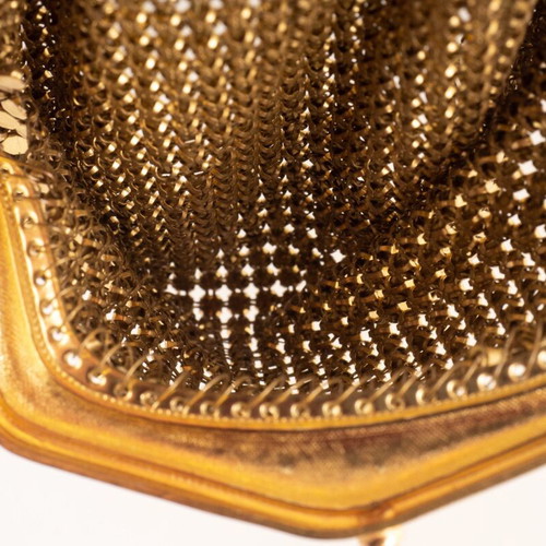 Vintage gold metal mesh kiss-lock coin purse