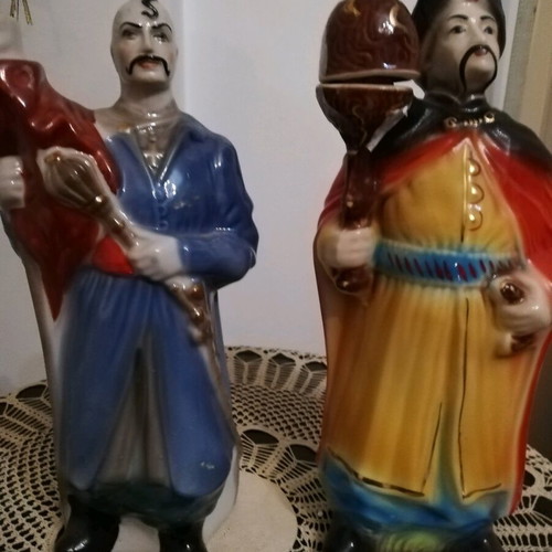 Glass decorative items like new, set of 2 with storage for liquids