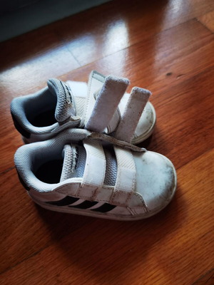 Adidas kids shoes used in good condition
