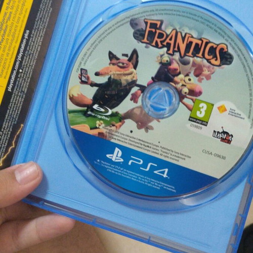 Frantics PS4 game like new, multiplayer 2-4 players