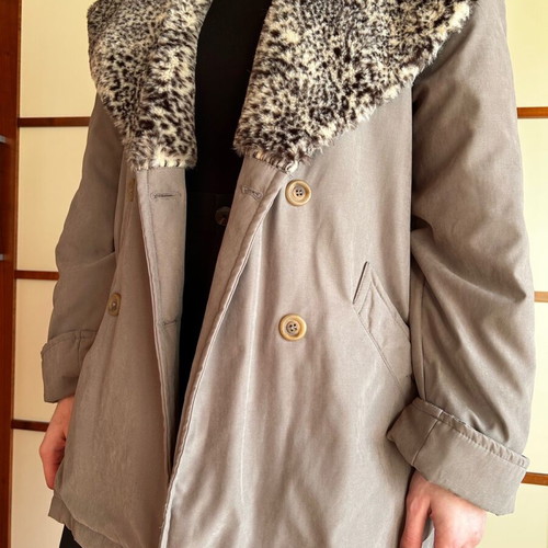 Coat with fur collar like new, beige, size M