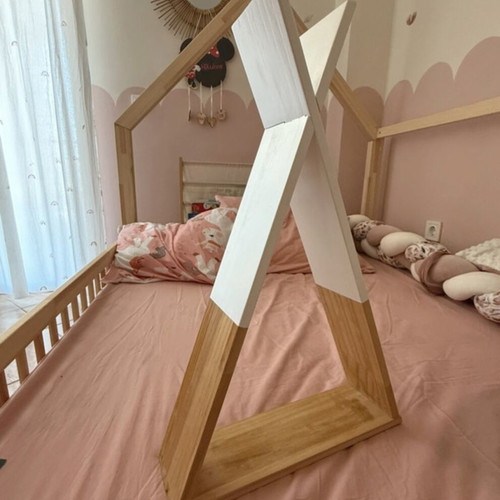 Triangular shelf for children's room new, 53x34x10 cm